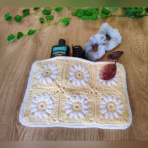 Handmade Crochet Daisy Hand bag